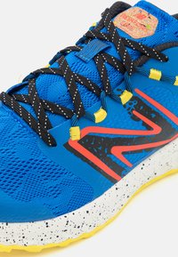New Balance FRESH FOAM GAROÉ - Trail tekaški čevlji - blue
