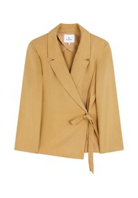Senffarbener Blazer aus einem glatten Stoff, mit aufgekrempeltem Revers, langen Ärmeln und einer Krawattenverschluss in der Taille.
