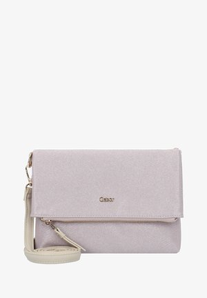 Glänzende, hellrosa Clutch-Tasche mit umgeklapptem Deckel, goldenen Beschlägen und einem abnehmbaren, cremefarbenen Trageriemen; verfügt über eine Reißverschlusstasche auf der Rückseite.