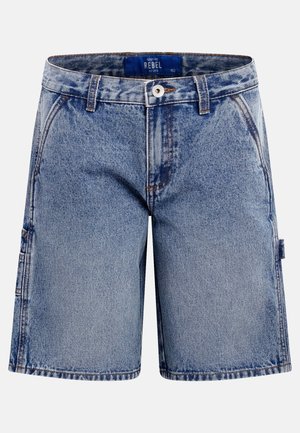 Shorts de mezclilla azul con bolsillos frontales y laterales, presillas para cinturón, cierre con botones y etiqueta en el interior de la pretina.