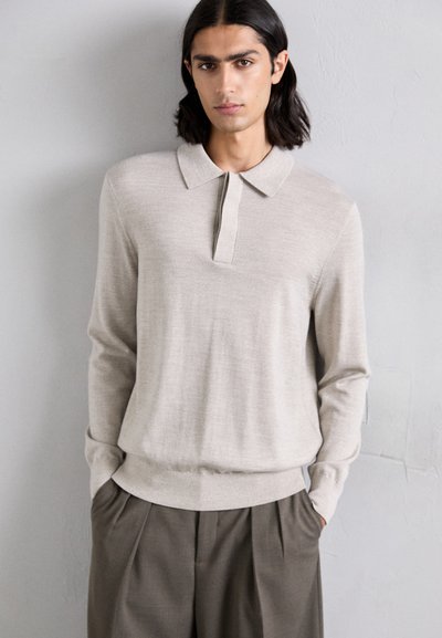 NN.07 EMERSON beżowy