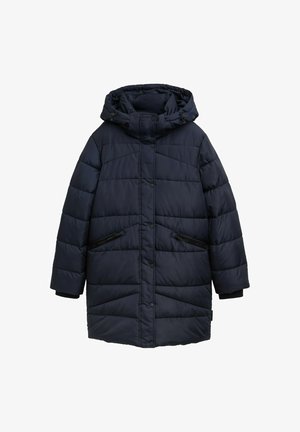 Tummansininen puffer-takki hupulla, jossa on vaakasuoria tikkausosuuksia, vetoketjulliset taskut ja nepparikiinnitys. Sujuva, synteettinen rakenne.