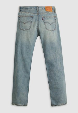 Hellblaue Straight-Leg-Denim-Jeans mit Gesäßtaschen, braunem Lederpatch und charakteristischem rotem Etikett an der Taschennaht.