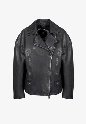Veste de moto en cuir noir avec col cranté, fermeture éclair et deux poches latérales. Texture lisse avec des accents de quincaillerie minimaux.