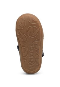 Dětská podrážka obuvi, vyrobená z gumy. Barva tan s texturovaným vzorem obsahujícím kruhové motivy a název značky. Plochý design pro stabilitu.