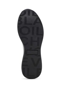 Semelle de chaussure en caoutchouc noir avec des rainures texturées. Présente le logo "Voile Blanche" et un motif de texte en relief. Forme contournée pour les chaussures.