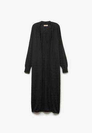 Lång svart kofta i mjukt material. Har vida ärmar och design med öppen framsida. Slät yta utan synliga mönster.