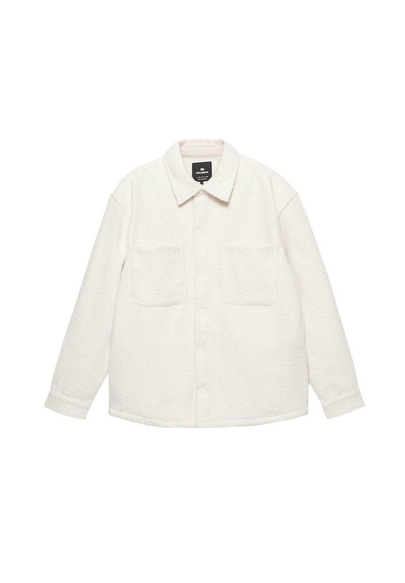 Hvid fleece skjortejakke med krave, knaplukning, to forlommer og tekstureret stof. Lange ærmer og lige kant.