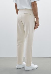 Massimo Dutti JOGGER FIT - Jogginghose - beige