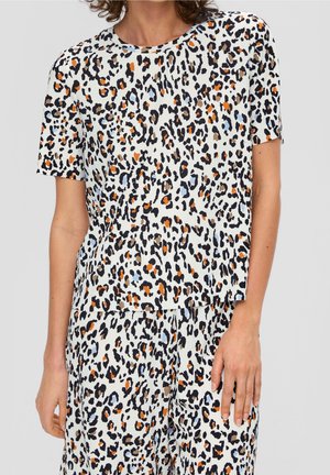 Kortærmet top i hvid med et leopardmønster i sort, orange og blå. Fremstillet af et struktureret stof med en løs pasform.