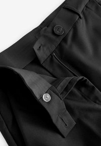 Next CROPPED TALL - REGULAR FIT - Lühikesed püksid - black