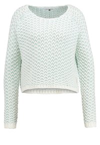 Pull tricoté vert menthe clair avec manches longues, col rond et ourlet légèrement court, présentant un motif texturé à maille ouverte.