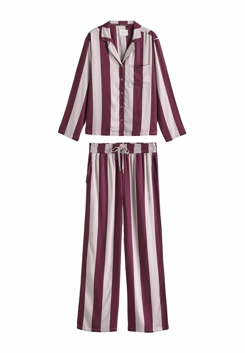 Maroon og hvidstribet pyjamas sæt, der har en langærmet skjorte med knapper og en lomme, samt brede bukser med elastisk talje.