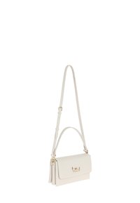 Borsa in pelle bianca con tracolla rimovibile, hardware dorato e chiusura a soffietto con logo impresso. Texture liscia, forma rettangolare.