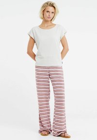 Protest PRTBOREAL - T-shirt basic - kitoffwhite
