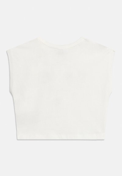 Λευκό κοντομάνικο τοπ χωρίς μανίκια με στρογγυλή λαιμόκοψη, απλωμένο επίπεδα σε λευκό φόντο.