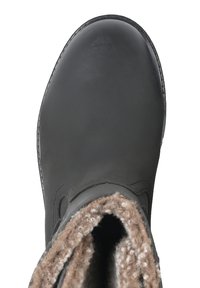 Czarny but z gładką cholewką, miękką brązową podszewką, okrągłym noskiem i zakrzywionym górnym brzegiem; posiada kontrastowe przeszycia wzdłuż szwów.