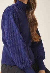 IVY OAK Sweter