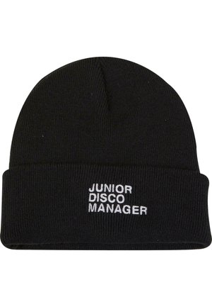 Svart strikket lue med brett kant og hvit brodert tekst som sier "JUNIOR DISCO MANAGER." Myk tekstur og tettsittende design.