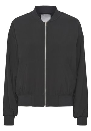 Schwarze Bomberjacke aus glattem Stoff mit einem Frontreißverschluss, gerippten Bündchen und seitlichen Taschen. Einfache, strukturierte Gestaltung.