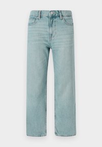 Jeans bleu clair à jambes larges en denim, avec un design classique à cinq poches, des lignes épurées et une taille régulière avec fermeture par bouton.