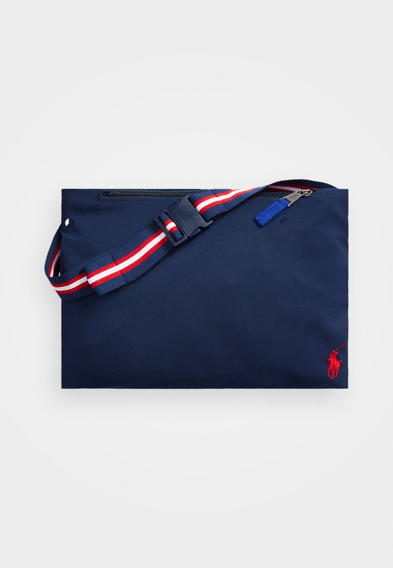 Polo Ralph Lauren VERSTAUBARE KAPUZENJACKE Kevyt Takki Newport Navy polo-ralph-lauren-verstaubare-kapuzenjacke-kevyt-takki-newport-navy