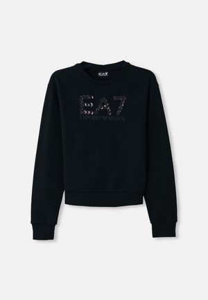 Svart cropped sweatshirt med lange ermer, rund hals, og en blanke paljettlogo "EA7" over "EMPORIO ARMANI" på forsiden.