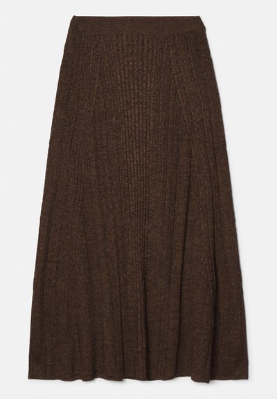 Brown ribbed midi skirt with a textured finish, featuring a fitted waistband and pleated design for volume and movement.