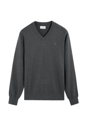 Jersey de manga larga y cuello en V de color gris oscuro, con puños y dobladillo de canalé, con un pequeño logo bordado en el pecho izquierdo.