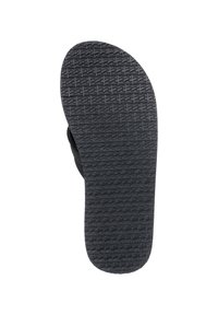 Musta flip-flop-pohja, jossa on teksturoitu pinta ja erilaisia urakuvioita, jotka on suunniteltu pidon ja vakauden parantamiseksi. Joustava materiaali.