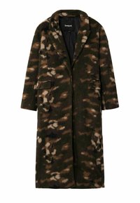 Camo-mønstrede jakke med en blød tekstur, oversized silhuet, klappede revers og to frontlommer i nuancer af grøn, brun og beige.