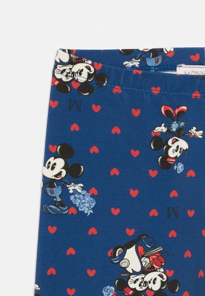 Blaue Baumwollleggins mit einem wiederholten Mickey-Mouse-Muster, akzentuiert durch rote Herzen. Weiche Textur mit einem elastischen Bund.