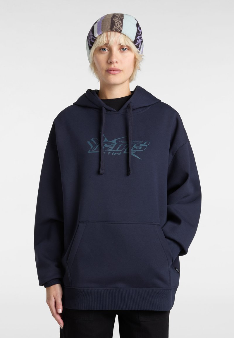 Hoodie oversize bleu marine en tissu doux, avec une poche frontale et un imprimé graphique en teal. Inclut un capuchon avec cordon de serrage réglable.