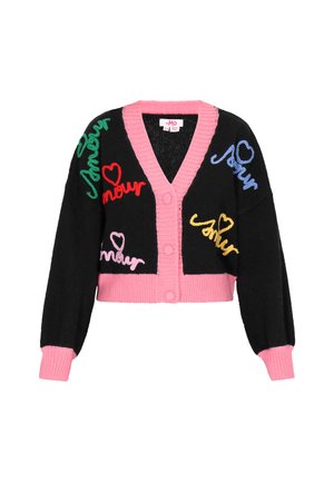Čierny skrátený cardigan so žiarivým vyšitým nápisom, s ružovým rebrovaným výstrihom a akcentmi na manžetách. Zapínanie na päť gombíkov vpredu.