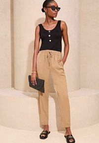 Lipsy SCOOP NECK BUTTON DETAIL - Top - black