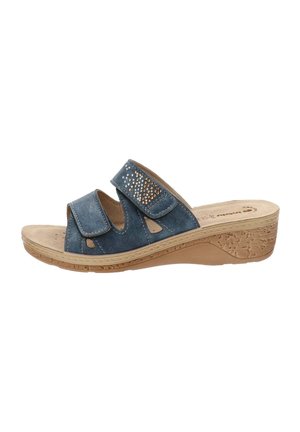 Sandali con zeppa blu in suede, dotati di due cinturini regolabili, design open toe e suola texturizzata simile al sughero. Decorati con piccoli dettagli metallici.