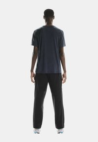 On TRAIL - T-shirt basic - navy
