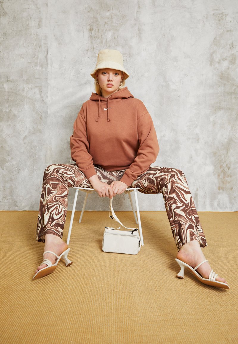 Nike Sportswear Sweatshirt com capuz - mineral clay