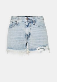 Ljusblå denimshorts med fransad nederkant, slitna detaljer på ena benet, femfickdesign och knappstängning fram.