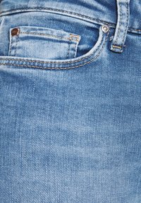 ONLY ONLCARMEN LIFE SKINNY - Calças de ganga de corte skinny - light blue