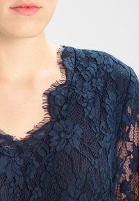 Cream Blus - dark blue