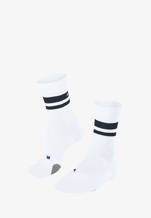 Weiße Baumwollsocken mit dunkelblauen Streifen an der Oberseite. Verfügt über einen grauen Zehenbereich und eine gerippte Textur für zusätzlichen Halt.