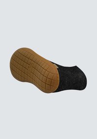 Schwarze Filzschläppchen mit einer strukturierten braunen Gummisohle, die eine abgerundete Form und ein minimalistisches Design aufweisen.