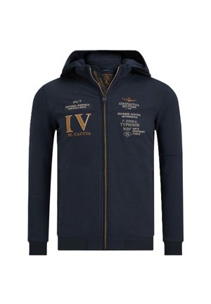 Felpa con zip color navy realizzata in un tessuto morbido, con grafiche e dettagli dorati. Comprende un cappuccio, tasche a marsupio e polsini e orlo a coste.