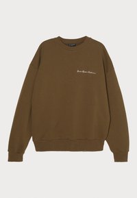 Brun genser laget av myk stoff, med rund hals, lange ermer, og hvit brodert tekst på brystet. Normal passform og minimalistisk design.