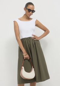 Calliope - Day dress - var verde militare scuro Thumbnail Image 1