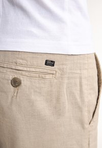 Thumbnail Image 8