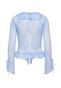 Blouse en dentelle transparente bleu clair à manches longues, col à volants, bas peplum et liens aux poignets des manches et à la taille arrière.