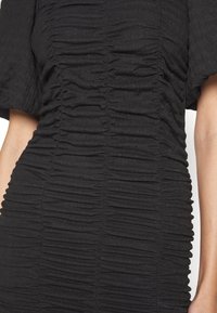 Pieces PCALICE SHORT DRESS - Φόρεμα σε ίσια γραμμή - black