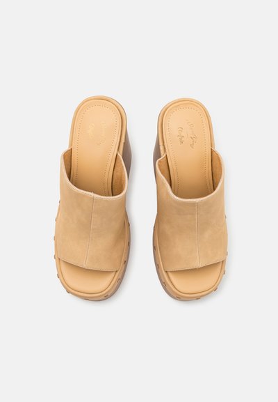 Sinead Gorey Clogs - sand